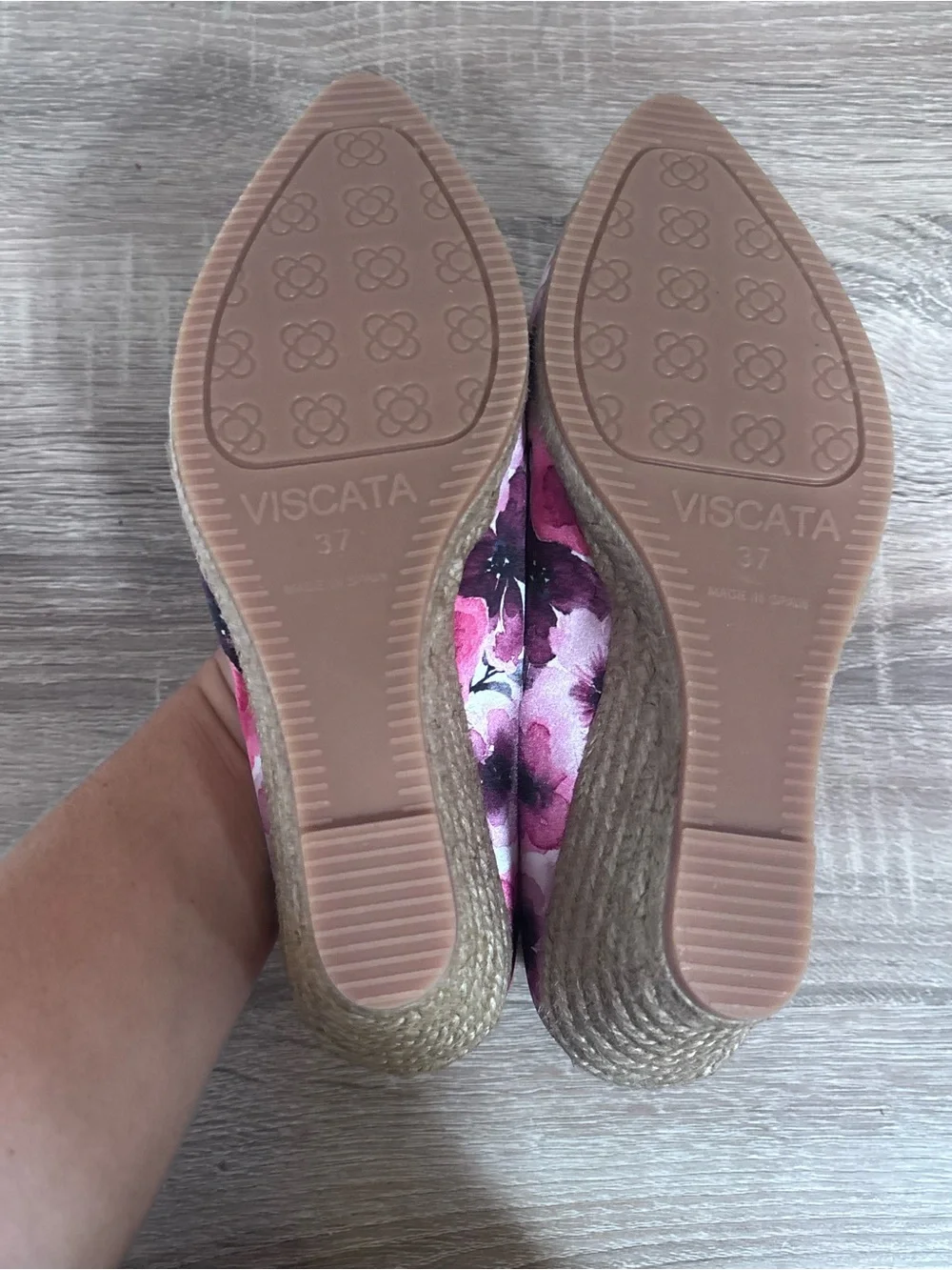 NWOT Viscata Barcelona Red Flowers Wedge Pumps - Pink Multi - size 37